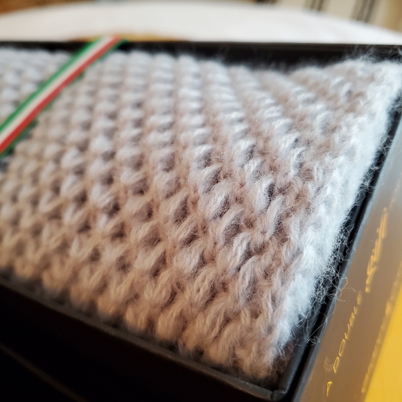 Gianni Conti Italian Black Leather Crocodile Print Crossbody Purse & Scarf Set - Picture 7 of 10